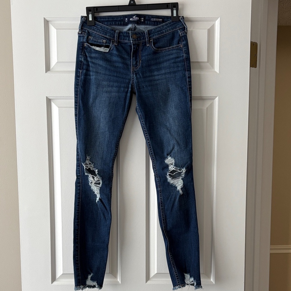 Junior women, Hollister jeans